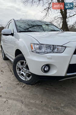 Mitsubishi Outlander  2011