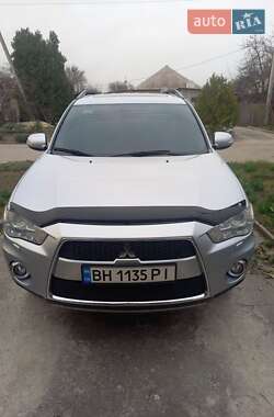 Mitsubishi Outlander  2012