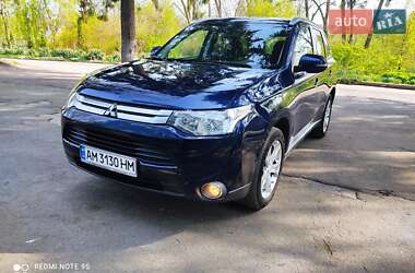 Mitsubishi Outlander  2014