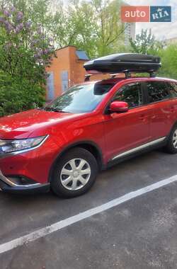 Mitsubishi Outlander  2020