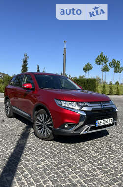 Mitsubishi Outlander  2021