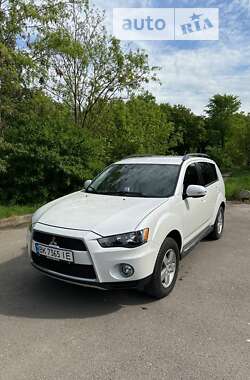 Mitsubishi Outlander  2012