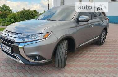 Mitsubishi Outlander  2020