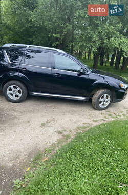 Mitsubishi Outlander  2010