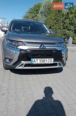 Mitsubishi Outlander  2021