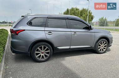 Mitsubishi Outlander  2019