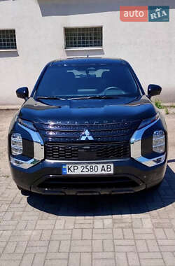 Mitsubishi Outlander  2023