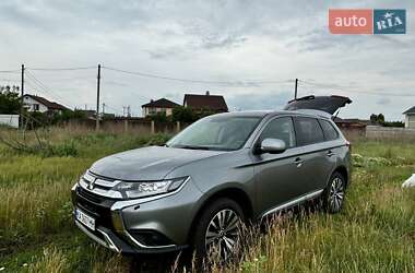 Mitsubishi Outlander  2020