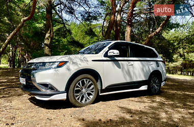 Mitsubishi Outlander  2016