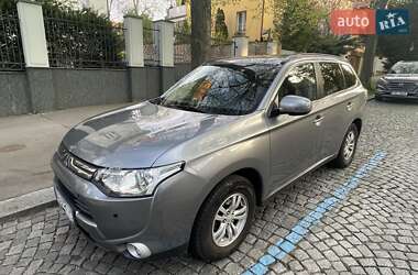 Mitsubishi Outlander  2012