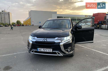 Mitsubishi Outlander  2020