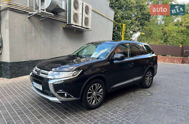 Mitsubishi Outlander  2016