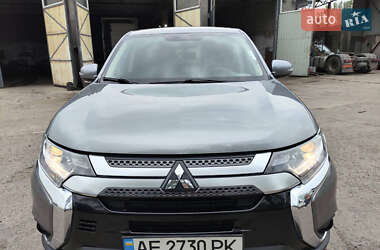 Mitsubishi Outlander  2021