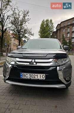 Mitsubishi Outlander  2015