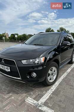 Mitsubishi Outlander  2011
