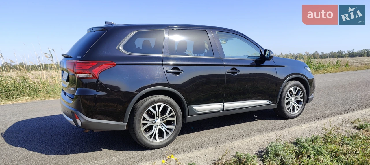 2016 Mitsubishi Outlander - фото 1