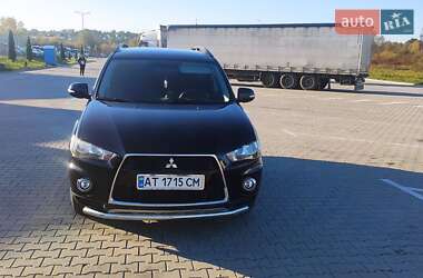 Mitsubishi Outlander  2012