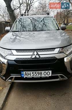 Mitsubishi Outlander  2021
