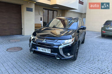 Mitsubishi Outlander  2020