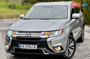Mitsubishi Outlander  2019