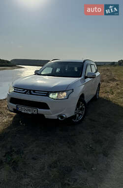 Mitsubishi Outlander  2012