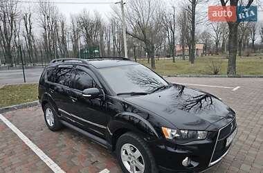 Mitsubishi Outlander  2012