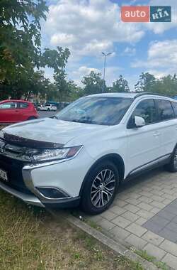 Mitsubishi Outlander  2016