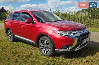 Mitsubishi Outlander  2020