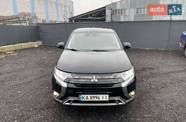 Mitsubishi Outlander  2020