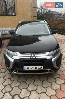 Mitsubishi Outlander  2021