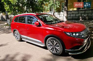 Mitsubishi Outlander  2020