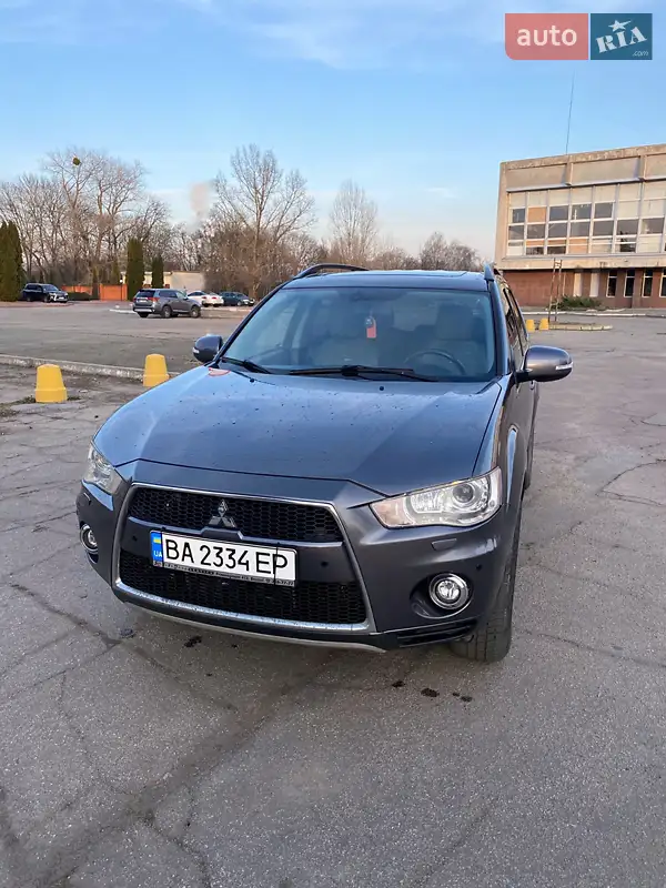 Mitsubishi Outlander 2011
