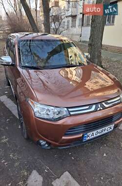 Mitsubishi Outlander 2013