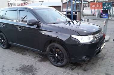 Mitsubishi Outlander  2014