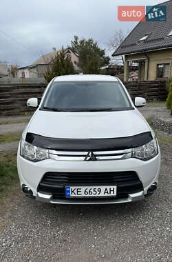 Mitsubishi Outlander  2014