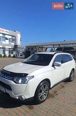 Mitsubishi Outlander  2012