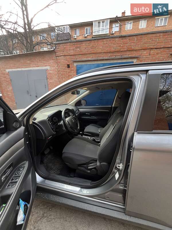 Mitsubishi Outlander