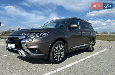 Mitsubishi Outlander  2021