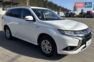 Mitsubishi Outlander  2020