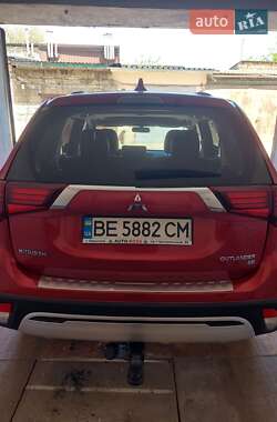 Mitsubishi Outlander  2019