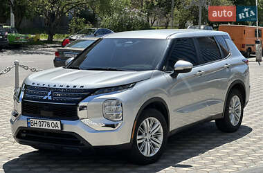 Mitsubishi Outlander  2021