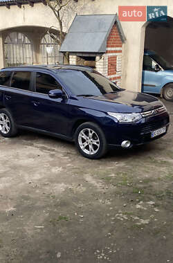 Mitsubishi Outlander  2013