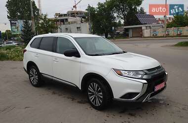 Mitsubishi Outlander  2020