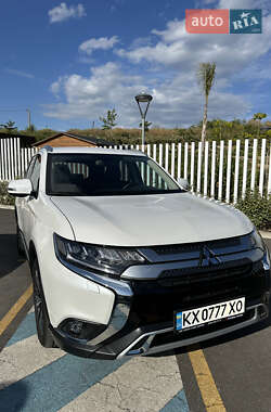 Mitsubishi Outlander  2020