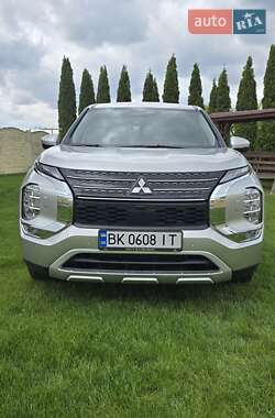 Mitsubishi Outlander  2023