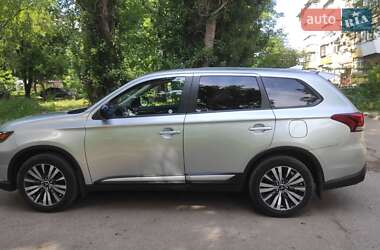 Mitsubishi Outlander  2019