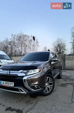 Mitsubishi Outlander  2019
