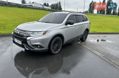 Mitsubishi Outlander  2020