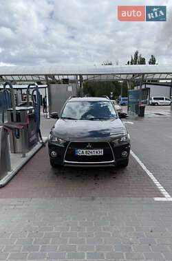 Mitsubishi Outlander  2012