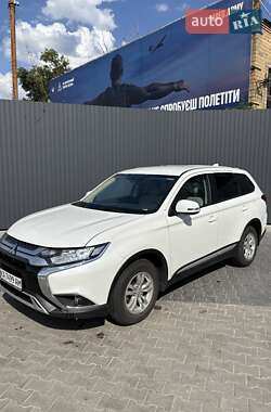 Mitsubishi Outlander  2020